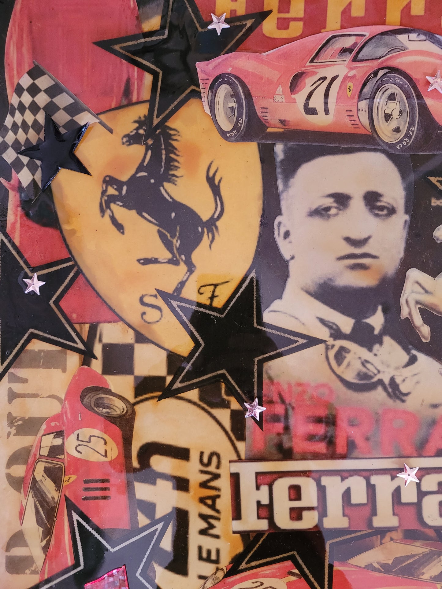 ENZO LE BOSS.               Tableau Art Automobile sur toile réalisé par RSPK.      Œuvre originale inspirée de l'univers FERRARI, technique mixte, série vintage, certificat d'authenticité fourni.             Dim hors cadre 50x50cm